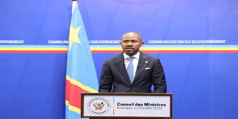 La - MAMA - ATTENTION ! Déchirer le drapeau de la RDC